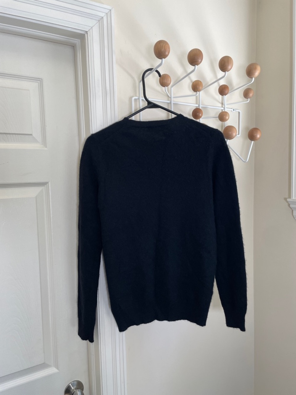 Lord & Taylor - Cashmere Crew Neck Sweater - Black - M - Picture 5 of 8